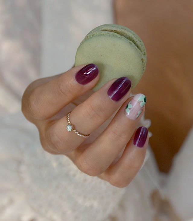 Le Mini Macaron Single Gel Polish Dark Plum, 10 ml.